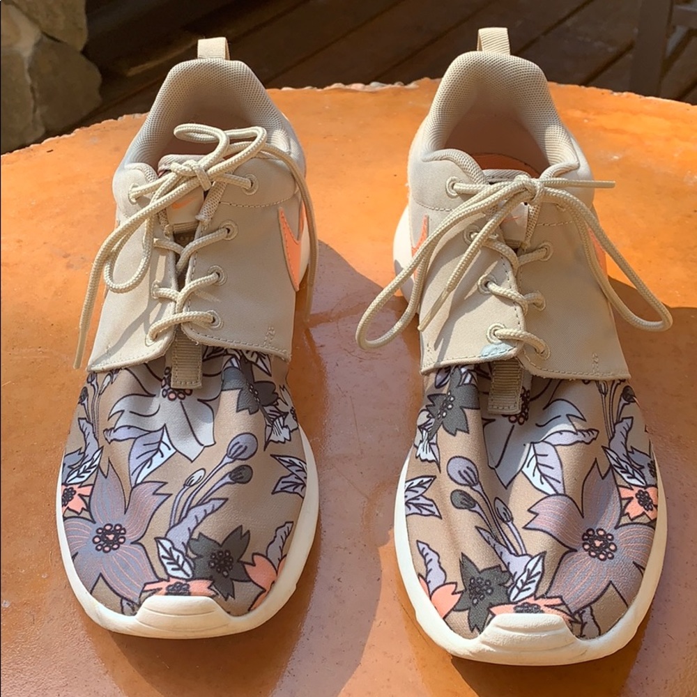 Nike Sneakers | Tan Floral Fall